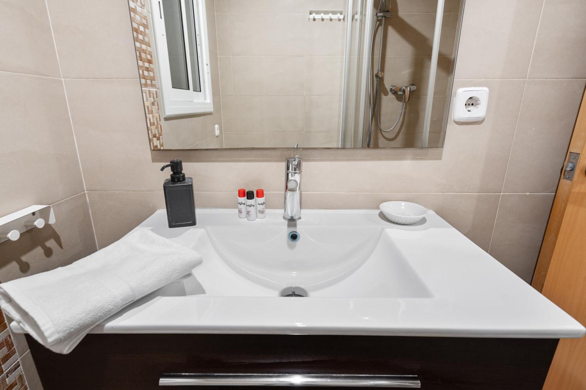 Recently Renovated 2 Bedroom In Eixample Leilighet